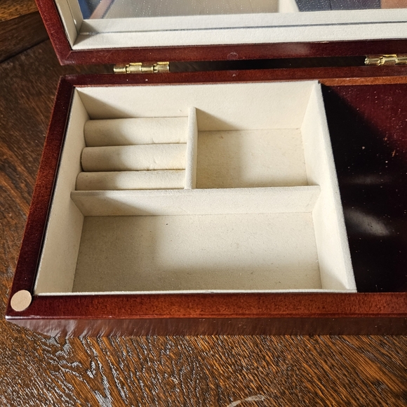 Floral Inlay Wooden Jewlery Box. - Picture 5 of 11